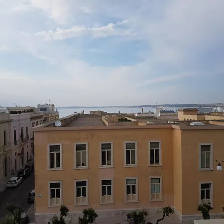 Carlo V - Queen Guest house Gallipoli