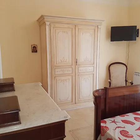 Carlo V - Queen Guest house